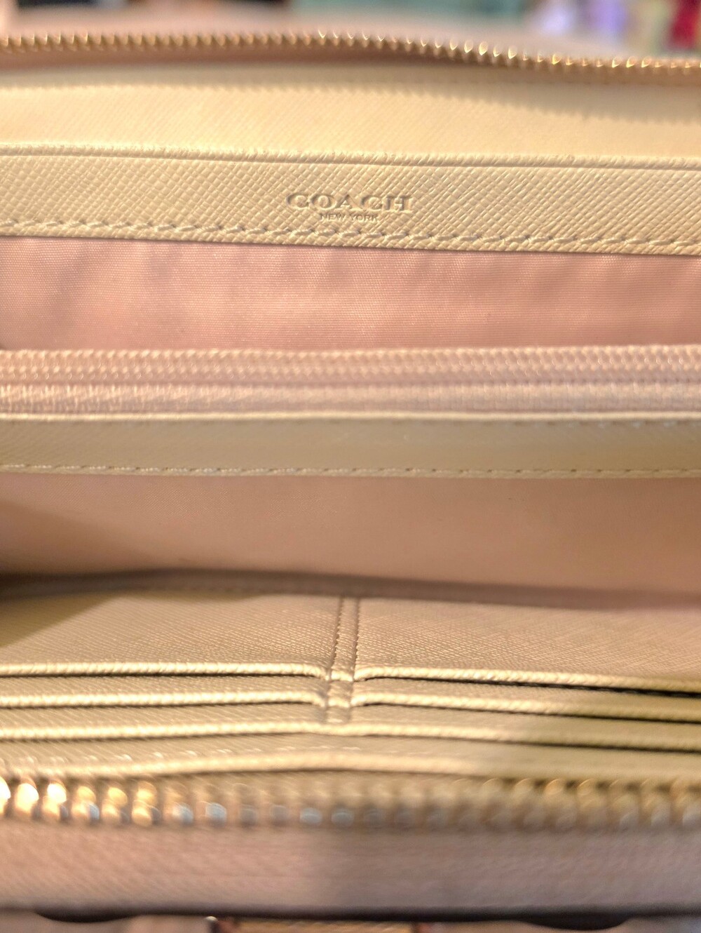 Vtg. Coach Gold Bow Accent Women's Clutch Wallet Gorgeous!! - Picture 7 of 7